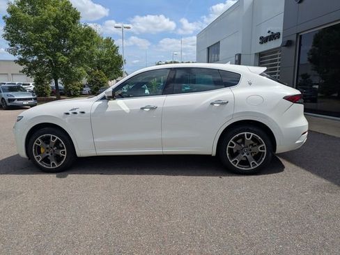 Used 2022 Maserati Levante GT AWD/4WD image 3