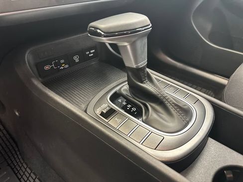 Used 2025 Hyundai Kona SEL AWD/4WD image 26