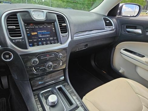 Used 2019 Chrysler 300 Touring L w/ Quick Order Package 22F RWD image 20