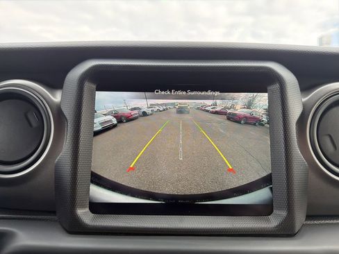 Used 2023 Jeep Wrangler Sport S image 23