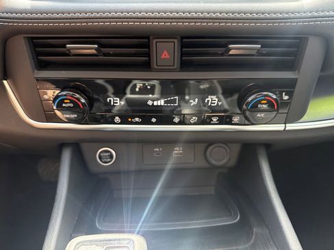 Used 2023 Nissan Rogue SV w/ SV Premium B Package image 21