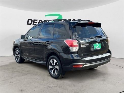 Used 2018 Subaru Forester 2.5i Premium w/ All-Weather Package image 6