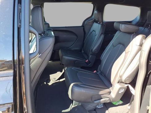 New 2026 Chrysler Pacifica Select image 24