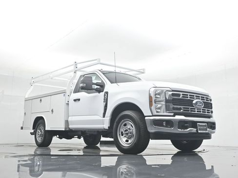 New 2025 Ford F350 XL w/ XL Chrome Package RWD image 48