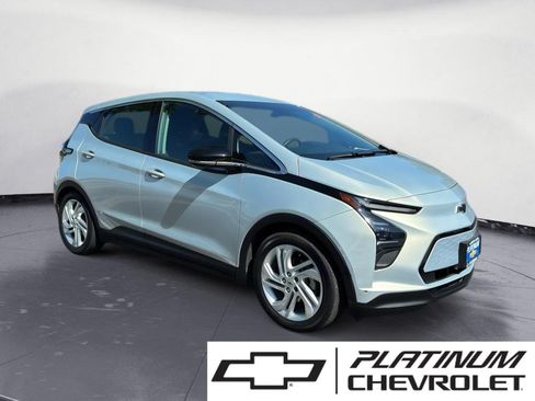 Used 2023 Chevrolet Bolt LT FWD image 1