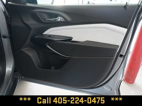 Used 2025 Chevrolet Trax LT FWD image 19