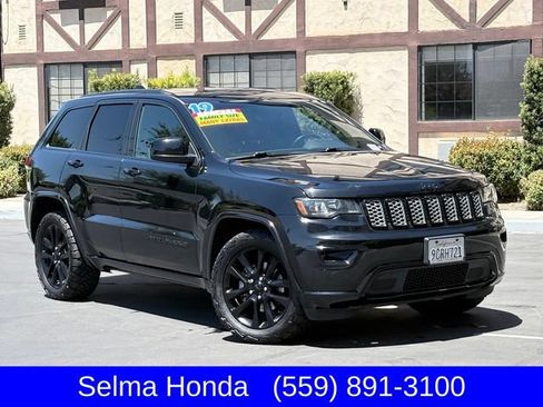 Used 2019 Jeep Grand Cherokee Altitude RWD image 2