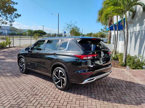 Used 2023 Mitsubishi Outlander SE image 4