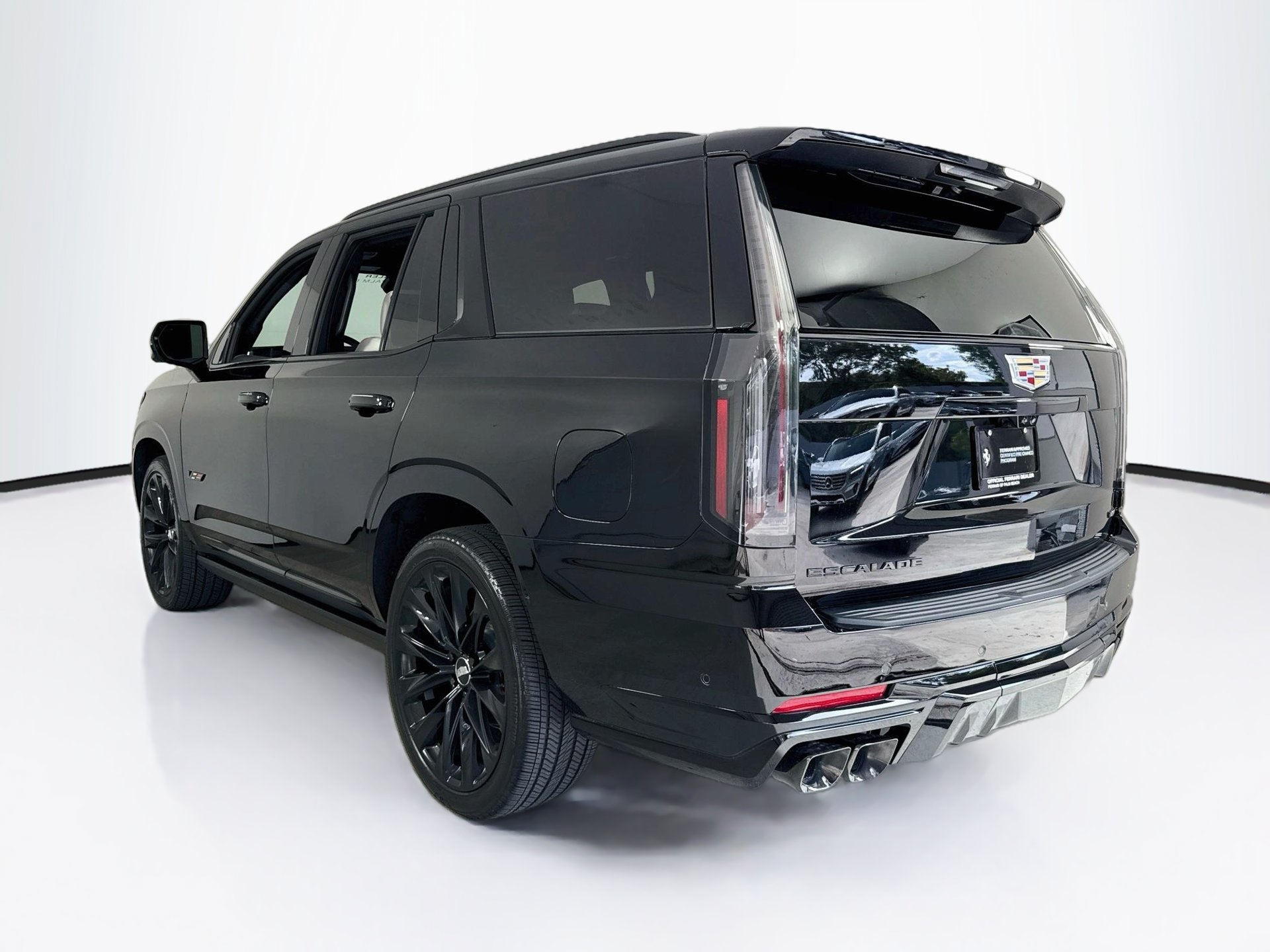 Used 2025 Cadillac Escalade V w/ LPO, ONYX Package AWD/4WD image 5