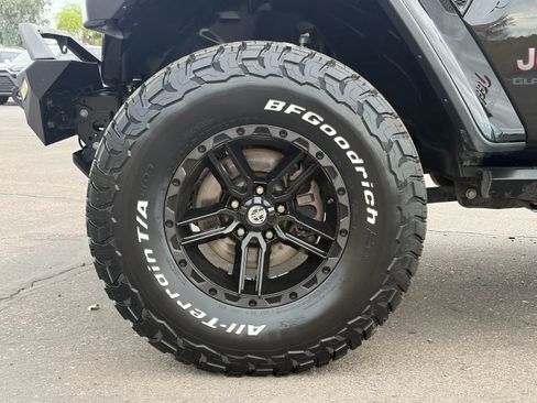 Used 2020 Jeep Gladiator Rubicon w/ Dual Top Group AWD/4WD image 10