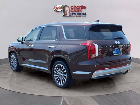 Certified 2024 Hyundai Palisade Calligraphy FWD image 3