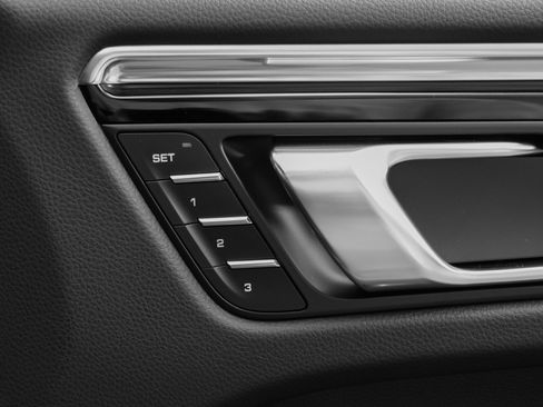 Certified 2025 Porsche Macan image 19