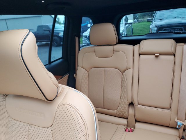 Used 2024 Jeep Grand Cherokee Summit AWD/4WD image 14