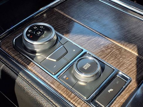 Used 2020 Ford Expedition Limited image 12