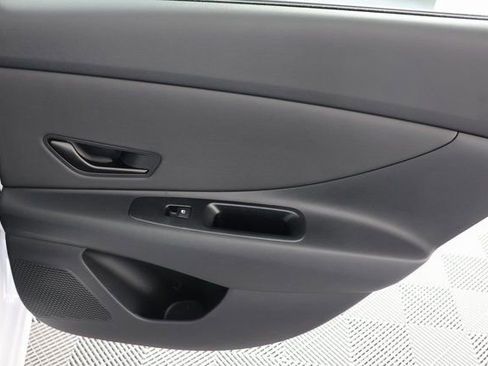 Certified 2025 Hyundai Elantra Sport image 26