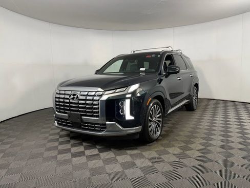 Used 2024 Hyundai Palisade Calligraphy image 3