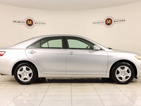 Used 2009 Toyota Camry LE image 2