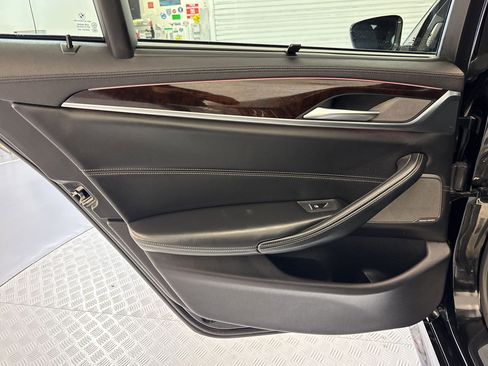 Used 2018 BMW 540i image 32