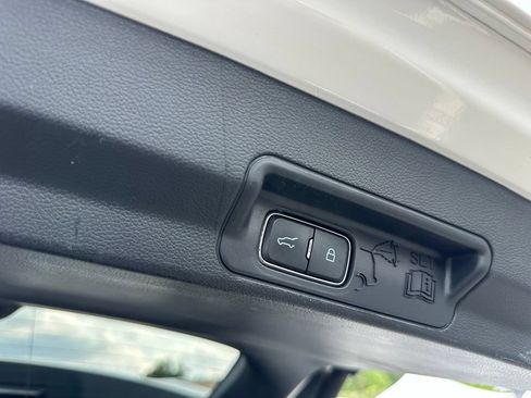 Used 2020 Ford Explorer XLT w/ Equipment Group 202A RWD image 41