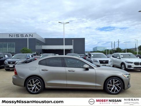 Used 2020 Volvo S60 T5 Momentum FWD image 8