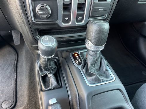 Used 2025 Jeep Wrangler Sport image 14