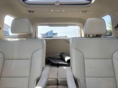 Used 2022 GMC Acadia Denali w/ Denali Ultimate Package AWD/4WD image 11