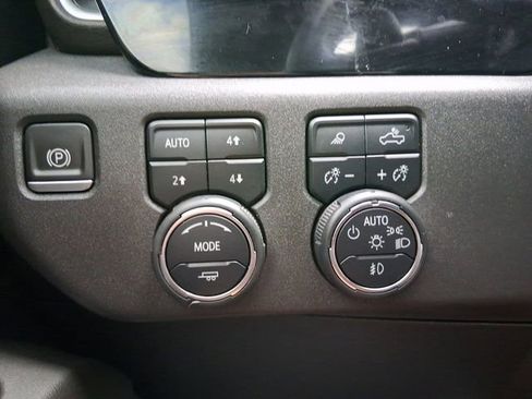 Used 2022 Chevrolet Silverado 1500 LT Trail Boss w/ LT Trail Boss Premium Package image 11