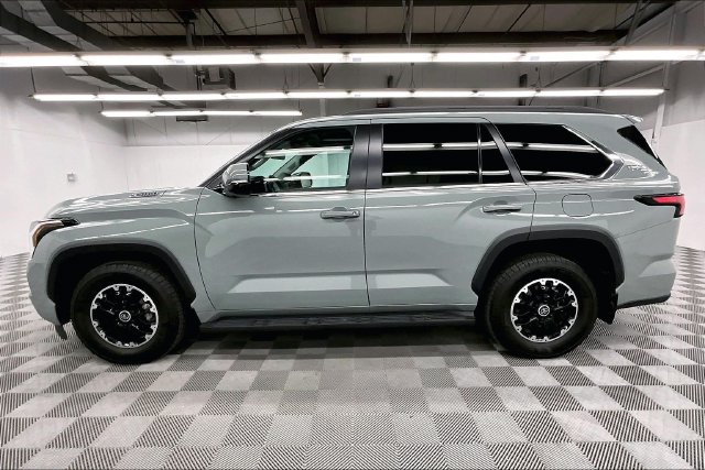 Used 2024 Toyota Sequoia SR5 w/ TRD Off-Road Package AWD/4WD image 13