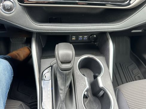 Used 2022 Toyota Highlander L FWD image 12