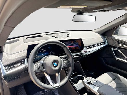 Certified 2025 BMW X2 xDrive28i AWD/4WD image 12