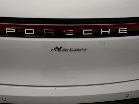 Certified 2023 Porsche Macan AWD/4WD image 12