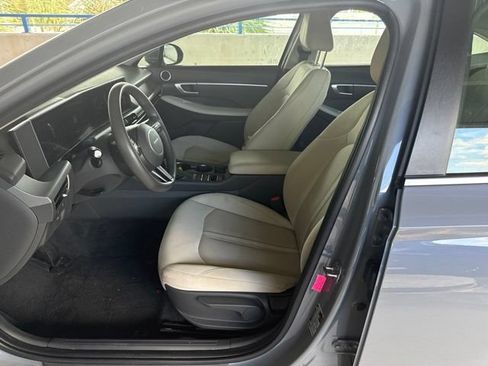 Used 2025 Hyundai Sonata SE FWD image 2