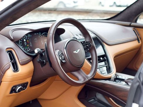 Used 2022 Aston Martin DBX image 22