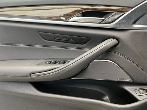 Used 2021 BMW 530i xDrive w/ Premium Package image 21