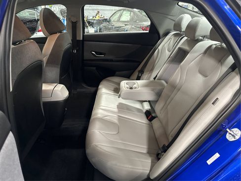 Certified 2024 Hyundai Elantra Limited FWD image 10