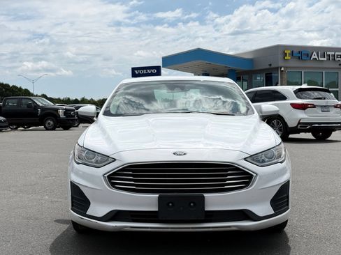 Used 2020 Ford Fusion SE FWD image 2
