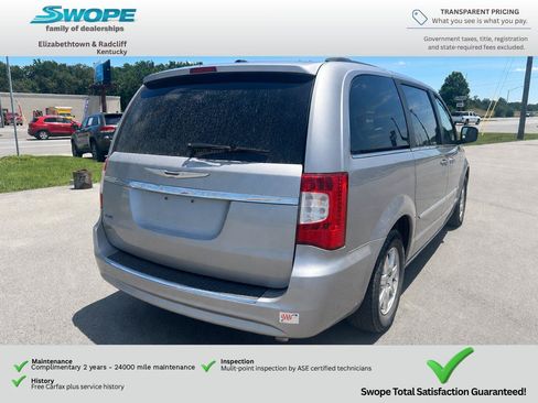 Used 2013 Chrysler Town & Country Touring FWD image 6
