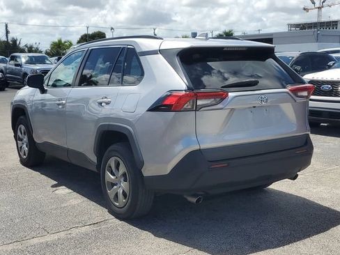 Used 2021 Toyota RAV4 LE FWD image 3