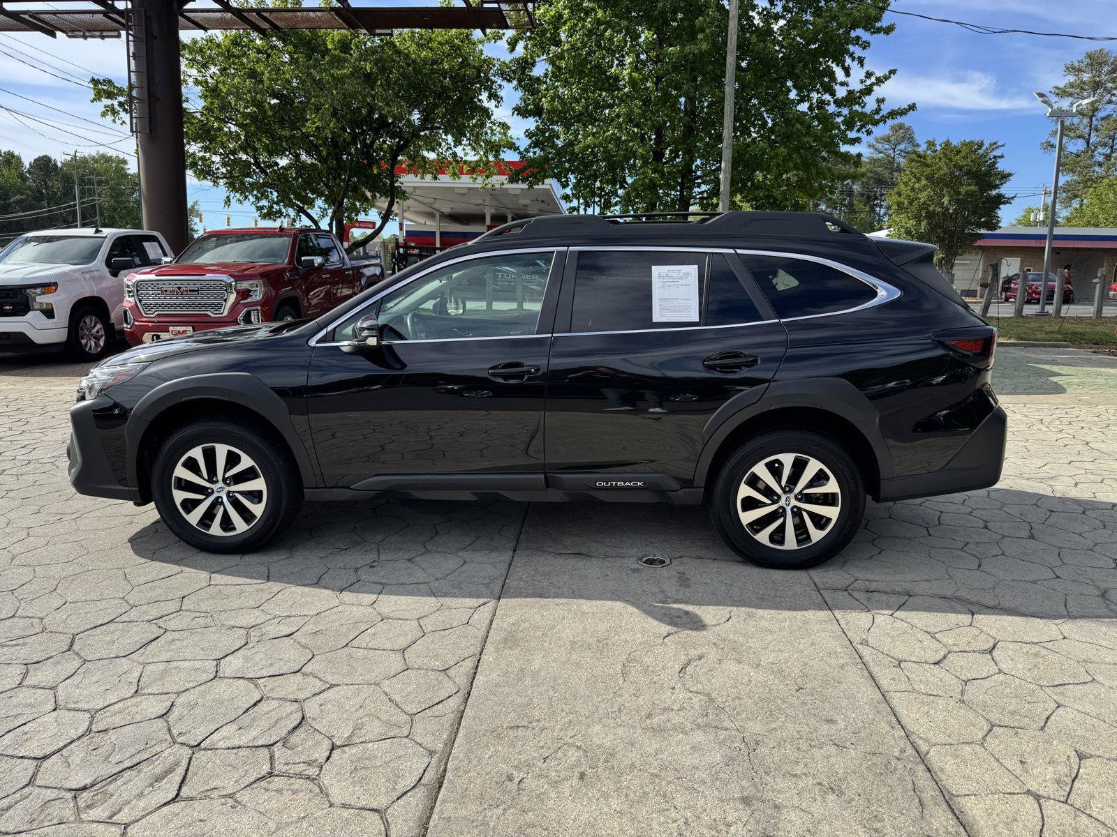 Used 2024 Subaru Outback Premium AWD/4WD image 8
