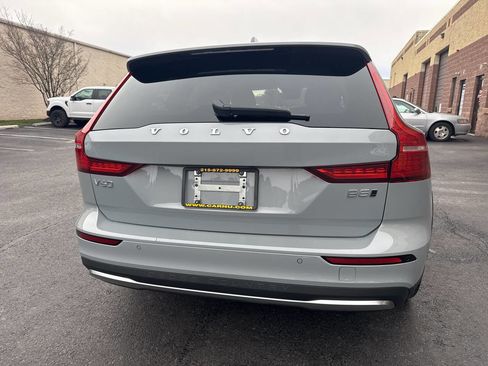 Used 2025 Volvo V60 B5 Cross Country Plus image 21