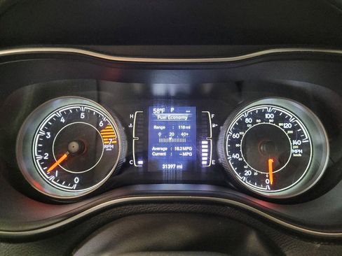 Used 2019 Jeep Cherokee Latitude w/ Popular Appearance Group image 23