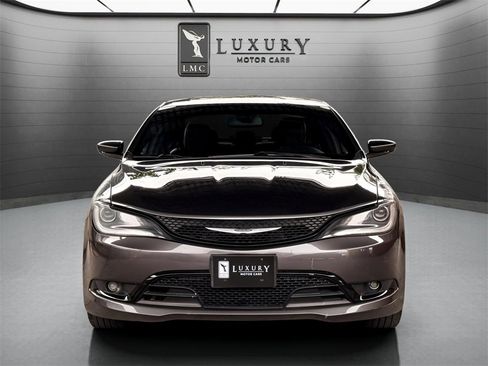 Used 2016 Chrysler 200 S image 2