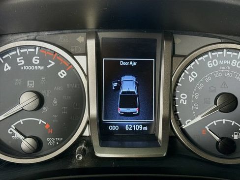 Used 2021 Toyota Tacoma SR5 AWD/4WD image 12