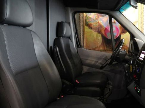 Used 2018 Mercedes-Benz Sprinter 2500 image 11