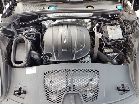 Used 2020 Porsche Macan image 18