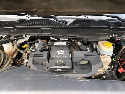 Used 2019 RAM 2500 Laramie AWD/4WD image 32