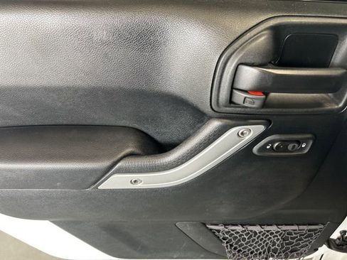 Used 2017 Jeep Wrangler Sahara w/ Dual Top Group AWD/4WD image 11