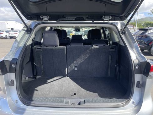 Used 2023 Toyota Highlander L image 19