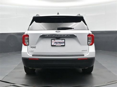 Used 2023 Ford Explorer XLT image 5