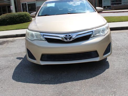 Used 2012 Toyota Camry LE image 19